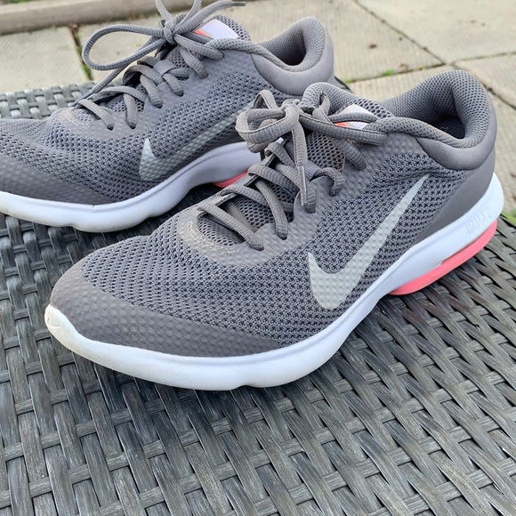 Nikes Runners - Picture 2 of 5